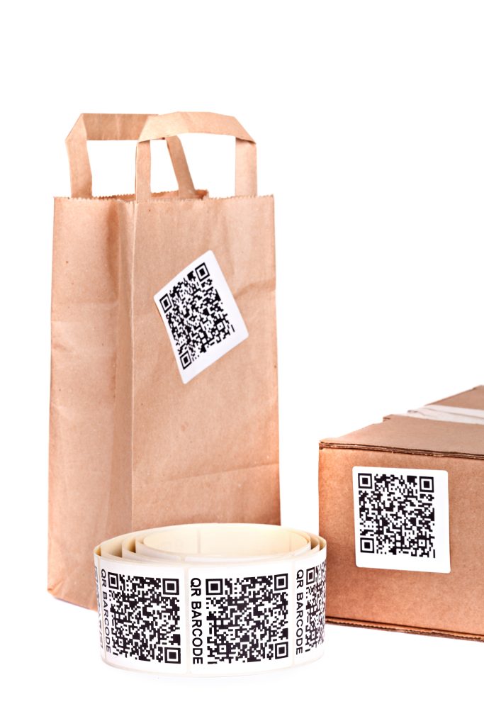 Bolsa y caja de cartón con código QR